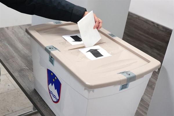 Odprtih 2978 volišč po Sloveniji