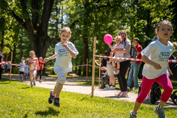 V Grajskem parku Ravne se bo med malimi tekači potikal Modri volk
