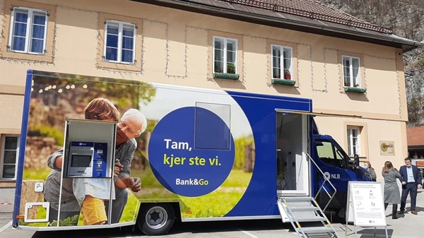 Od poslovalnice, mobilne banke do (zgolj) bankomata