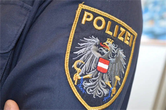 Ostre obsodbe po policijski raciji na taboru slovenskih študentov na avstrijskem Koroškem