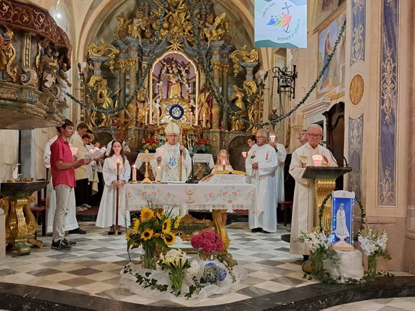 Verniki ob prazniku množično v Marijina svetišča