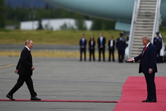 So se Putinu pred Trumpom res tresle hlače?