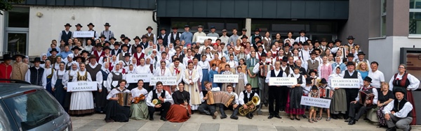 V Črni na Koroškem navdušilo več kot 200 folkloristov