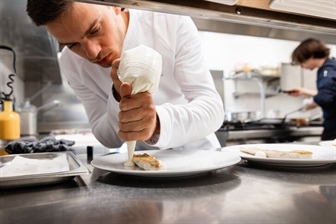 Na Jernejevo nedeljo bo kuhalnico vrtel chef Rok Smonkar
