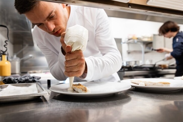 Na Jernejevo nedeljo bo kuhalnico vrtel chef Rok Smonkar