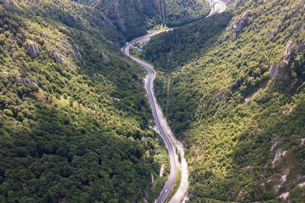 Med Črno in Mežico ne le nova cesta, ob njej tudi kolesarka Rudarka
