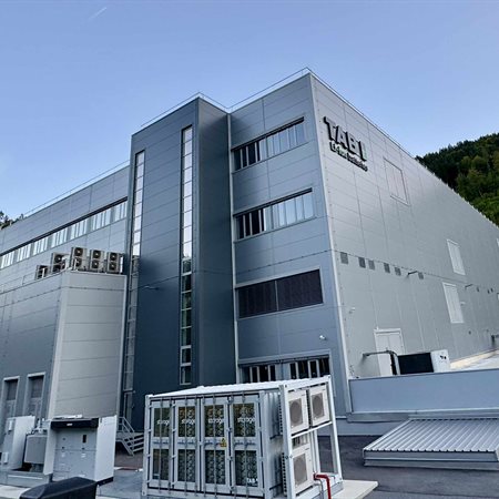 Tabova proizvodnja litij-ionskih baterij na Prevaljah daleč od maksimuma