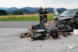 Huda prometna nesreča na Dobrijah: motorist huje poškodovan