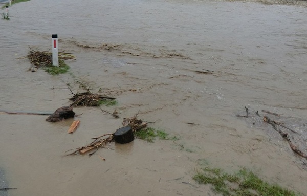 Sum storitve 'popoplavnega' kaznivega dejanja zlorabe uradnega položaja na eni od koroških občin