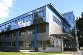 Interni oddelek zapuščata še 'dva zdravnika in pol'
