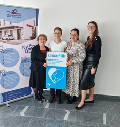 Ravne na Koroškem odslej 'dvakratno' prijazno dojenju