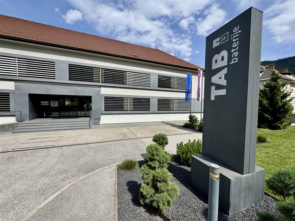 Trije ključni delničarji mežiškega Tab-a prodajajo svoje deleže