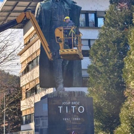 Pravkar začeli z obnovo Titovega spomenika