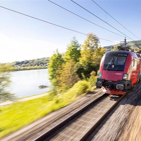 2 uri 40 minut Celovec - Dunaj z vlakom, kmalu