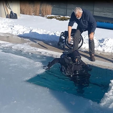 Invalid pod ledom preizkušal svoje zmogljivosti (Samo temperature v Slovenj Gradcu tokrat primerne za potop potapljača pod ledom)