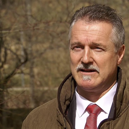 Lovsko poročilo, politični ulov: opomin poslancu zaradi slovenščine