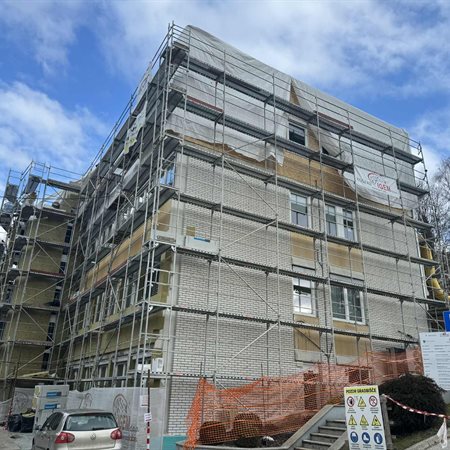 Nadzidava ravenskega zdravstvenega doma ne bo končana do pomladi