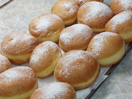 Debeli četrtek ali mali pust - začetek praznika obilne in mastne hrane