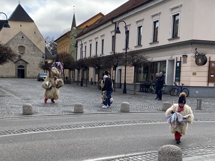 Prvi pustni vrhunec - pustna sobota: rajanja, povorke, pustni obhodi