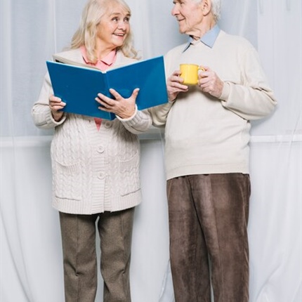 Branje starejšim pomeni veliko