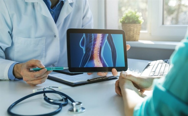 Življenje s kronično bolečino lajša redna vadba