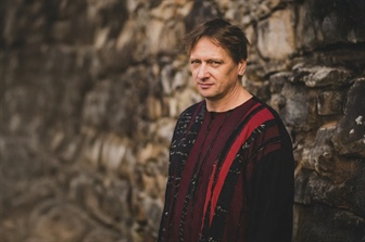 Modra noč s pianistom Tomažem Pačnikom