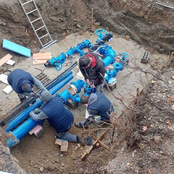 Salonitne vodovodne cevi na Ravnah odhajajo v zgodovino