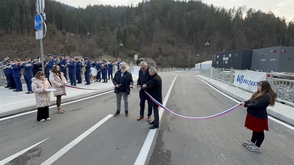 Na Prevaljah odprli nov most pri Petrolu, pa Pačnikov na Leše?