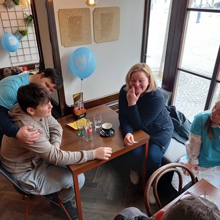 Svetovni dan downovega sindroma: Korošci stregli gostom v kavarni