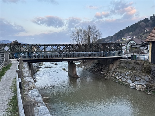 Popoplavna obnova na Prevaljah: na vrsti leški most