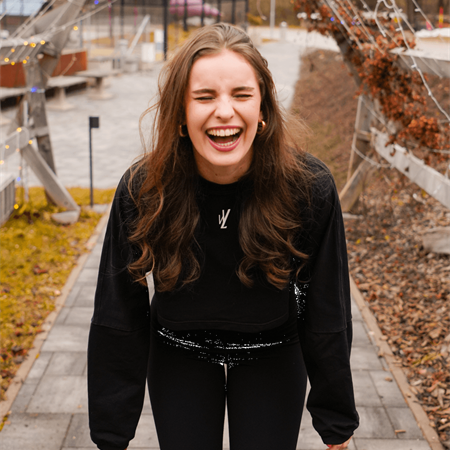 Bila je tarča posmeha – danes je Taja Kac simbol samozavesti in osebnosti