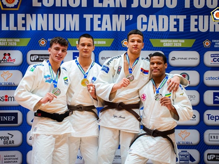 Izjemen mesec koroških judoistov z Zdravljico kronal Aleks Krivec