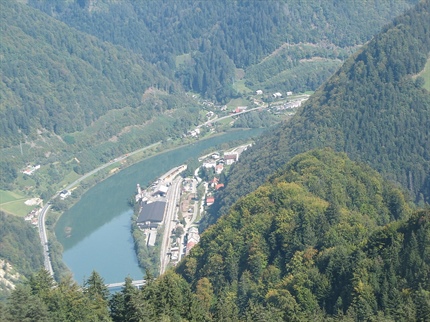 Podvelka: Sanirali bodo nevarno pobočje, ki ogroža 30 hiš