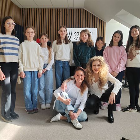 Dunja o sreči skupaj s 1200 otroki s Koroške