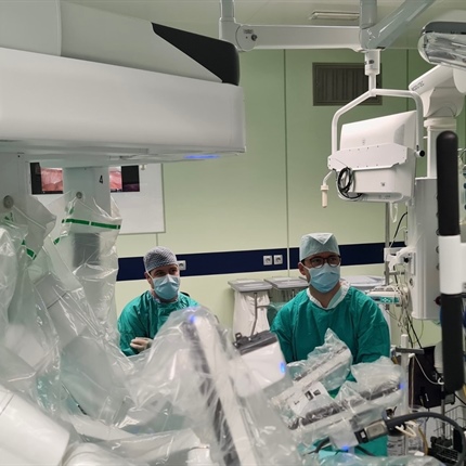 Pomanjkanje zdravnikov potiska bolnišnico v izgubo