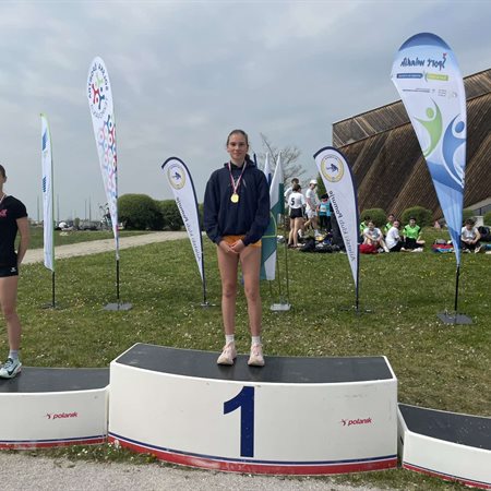 Koroške atletinje blestele na državnem prvenstvu srednjih šol v krosu