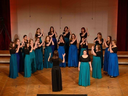 Zbora Vres in Aglaja slavila na festivalu Naša pesem