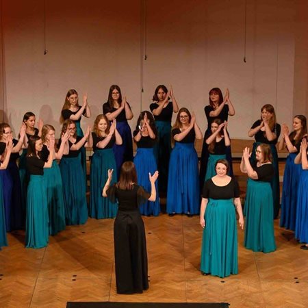 Zbora Vres in Aglaja slavila na festivalu Naša pesem