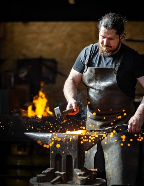 Kovač Tilen Šumah, Korošec z redkim pradavnim znanjem podira meje kovaštva