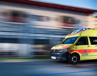 V rešilca ob zori, domov po temi: predolge poti koroških bolnikov na terapije