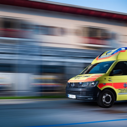 V rešilca ob zori, domov po temi: predolge poti koroških bolnikov na terapije