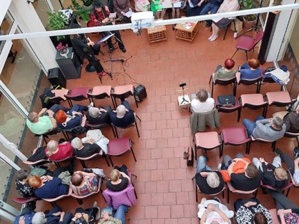 Meškov svinčnik, pišoči ljubitelji lepe besede