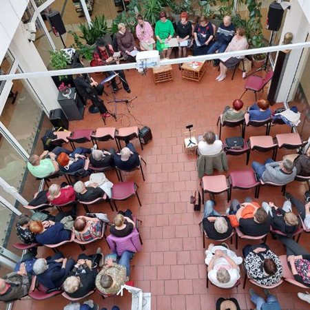 Meškov svinčnik, pišoči ljubitelji lepe besede