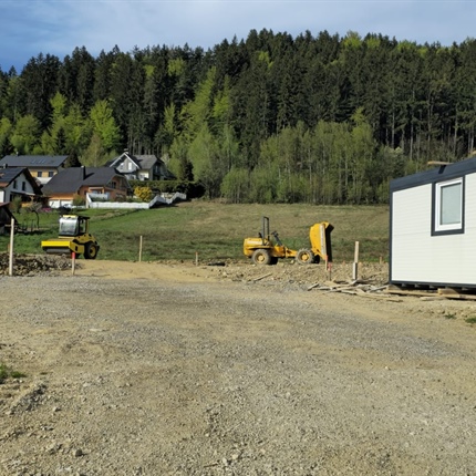 Mislinja gradi: vrstne hiše, novi bloki, vrtec, dom za starejše ...