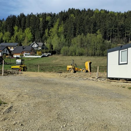 Mislinja gradi: vrstne hiše, novi bloki, vrtec, dom za starejše ...