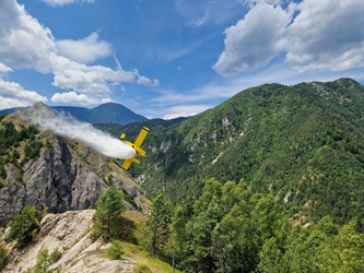 Za učinkovito gašenje požarov: Air tractorji v zraku, gasilci na tleh
