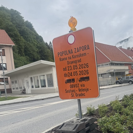 Popolna zapora ceste Ravne–Dravograd še vse do sredine junija