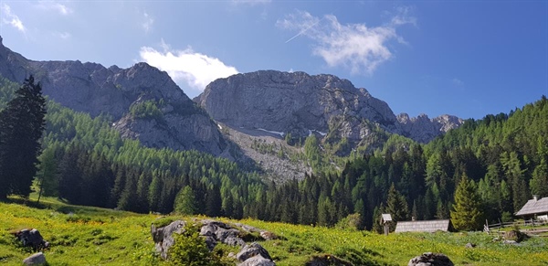 'Poletje' v dolini, ne pa tudi v gorah