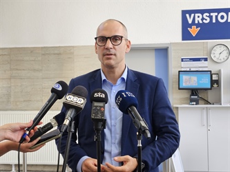 Minister Tadej Ostrc: Bolnišnici bomo pomagali, da obstane
