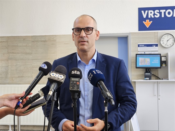 Minister Tadej Ostrc: Bolnišnici bomo pomagali, da obstane